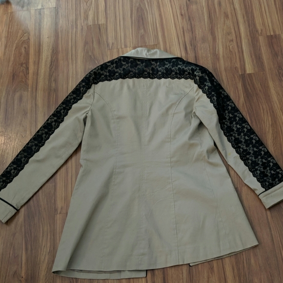 Women's light jacket - Picture 2 of 2